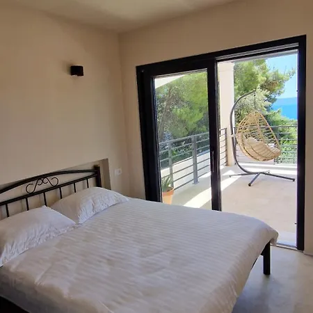 With A Jacuzzi And Sea View Dom wakacyjny